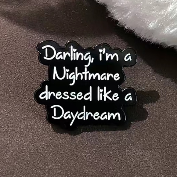 Taylor Swift Pin - Picture 2 of 8